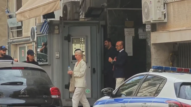 Στον ανακριτή με χειροπέδες οι δύο γιατροί που κατηγορούνται για τον θάνατο του Γιώργου Μαζωνάκη