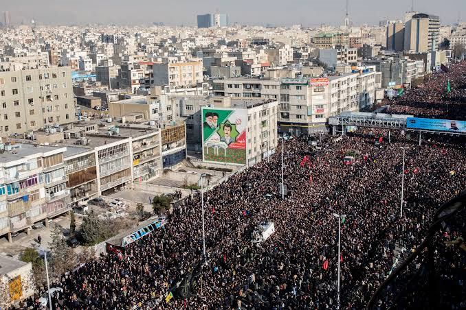Επίδειξη ισχύος στην Τεχεράνη – 600.000 Ιρανοί δήλωσαν έτοιμοι για στρατιωτική εκπαίδευση (Video)