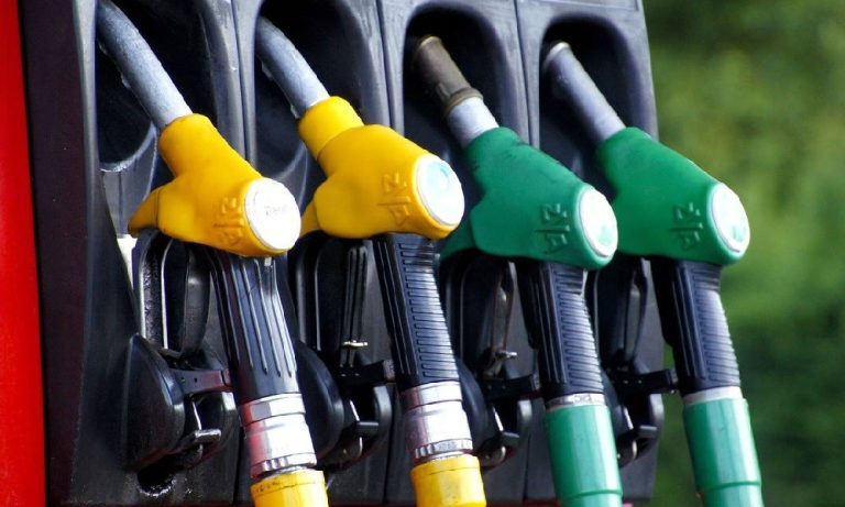 Καύσιμα στα 2,20 ευρώ το λίτρο – Σε δύο φάσεις εξετάζονται τα μέτρα στήριξης