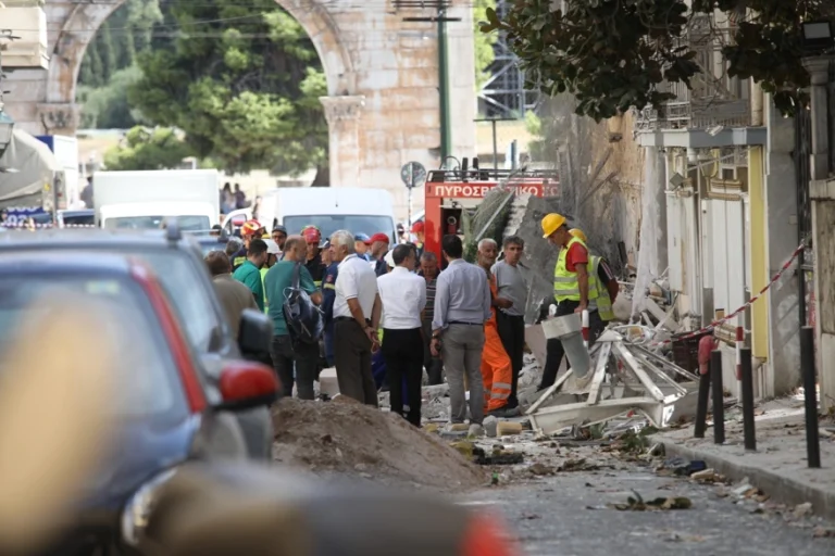 Πλάκα: Τέσσερις Βρετανοί τουρίστες ανάμεσα στους έξι που αναζητούνται μετά την έκρηξη (Video)