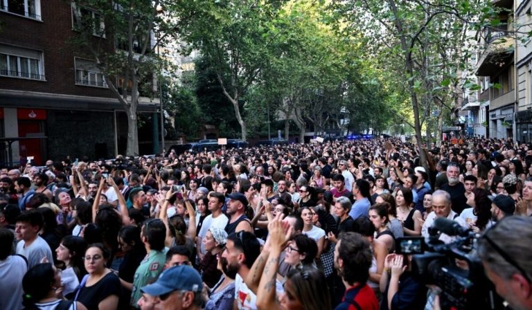 Ισπανία: Πάνω από 10.000 διαδηλωτές στους δρόμους διαμαρτύρονται για την έξωση 87χρονης από το σπίτι της