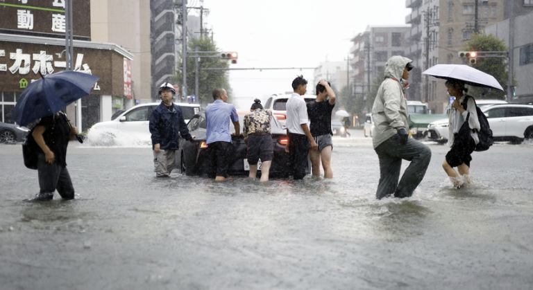 «Βούλιαξε» η Ναγκόγια: 104,5 χιλιοστά βροχής μέσα σε μόλις μία ώρα (VIDEO)