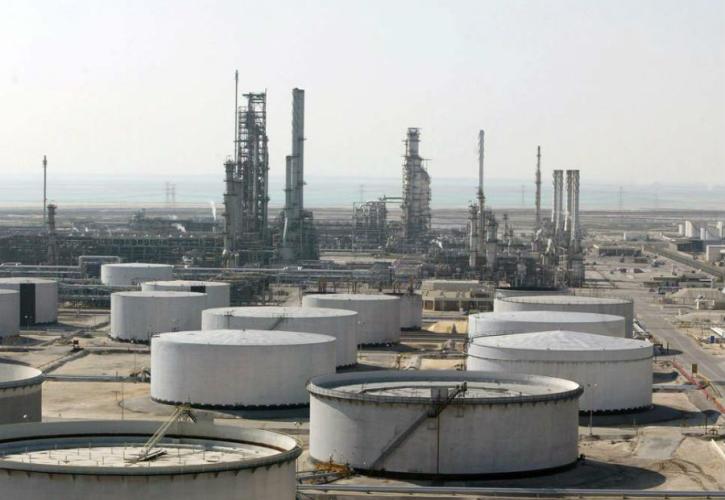 Δυσκολεύει ώρα την ώρα η αγορά πετρελαίου: Σταμάτησαν οι φορτώσεις από το λιμάνι Γιανμπού της Σαουδικής Αραβίας