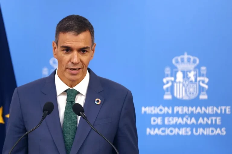 Η έξωση που «ξεσπίτωσε» τον Σάντσεθ: Ο πρωθυπουργός της Ισπανίας υπόσχεται τώρα “Διάταγμα Μαρικάρμεν” (Video)