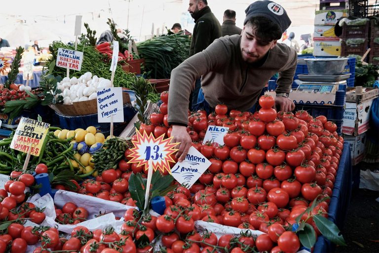 Ερντογάν: Χάνει το παιχνίδι για την οικονομία λόγω Ιράν – Από το 9% στο 21% ο στόχος του για τον πληθωρισμό το 2027