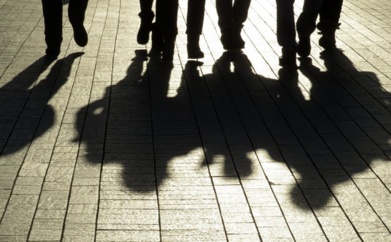 Παγώνουν οι περιγραφές για τον ξυλοδαρμό του 14χρονου στα Βριλήσσια – «Τον κλωτσούσε στο νεφρό και του έδινε μπουνιά στο μάτι»
