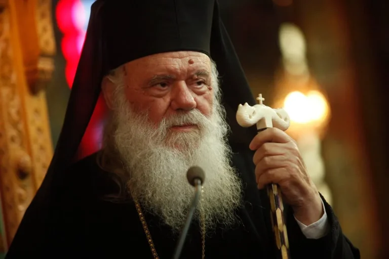 Τανάγρα: Τρισάγιο για τους δύο πιλότους από τον Αρχιεπίσκοπο Ιερώνυμο – «Δεν υπάρχουν λόγια μπροστά σε έναν τέτοιο πόνο»