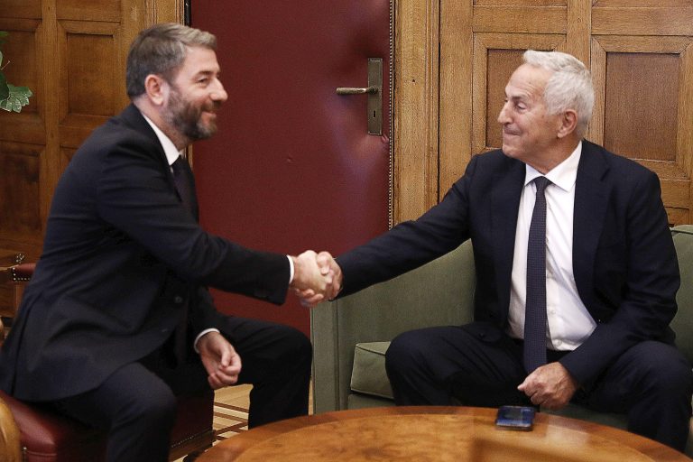 Νέα «μεταγραφή» στο ΠΑΣΟΚ: Ο Ευάγγελος Αποστολάκης στην Κοινοβουλευτική Ομάδα – «Δεν φοβάμαι το κύμα»
