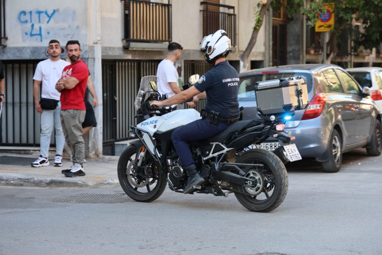 Συναγερμός στην Καλλιθέα: Εντοπίστηκαν δύο φιαλίδια με πικρικό οξύ σε εγκαταλελειμμένο κτίριο