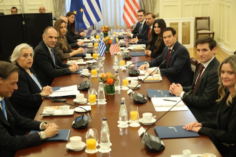 Δείτε live: Η επίσκεψη του Ρούμπιο στην Αθήνα – Αυτή την ώρα στο ΥΠΕΞ για τη συνάντηση με τον Γεραπετρίτη