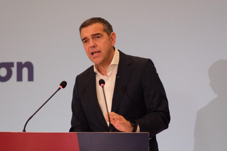 Μετωπική Τσίπρα–ΠΑΣΟΚ για τις συνεργασίες: Αιχμές για συγκυβέρνηση με τη ΝΔ και σκληρή απάντηση