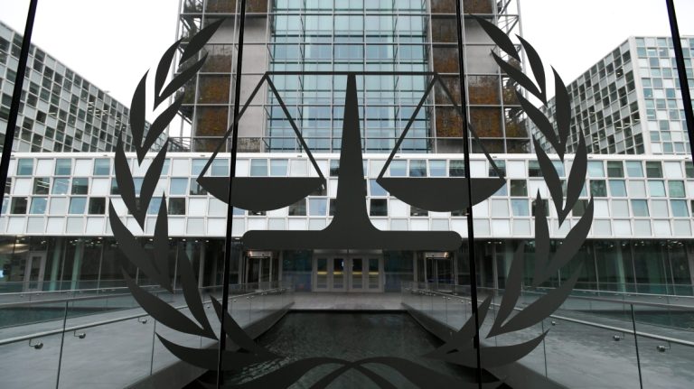 ΗΠΑ: Ανοιξε ο ασκός του Αιόλου με αφορμή το Νόμπελ Ειρήνης – Γιατί επιβάλει νέες κυρώσεις στο Διεθνές Ποινικό Δικαστήριο