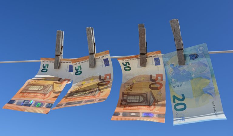 Ευφάνταστο! Πως επιτήδειοι ξέπλεναν χρήμα μέσω λογαριασμών… κοινής ωφέλειας