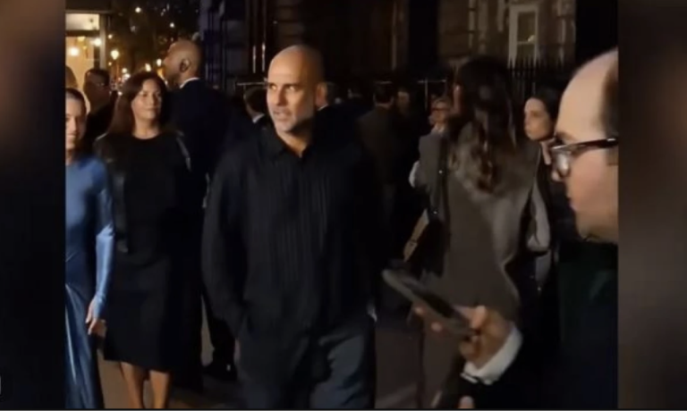 Ο Πεπ Γκουαρδιόλα στην επίδειξη της Βικτόρια Μπέκαμ: Η εμφάνιση που «έσπασε» το scroll και έγινε viral (Video)