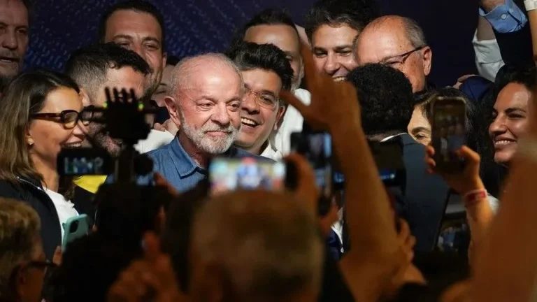 Ο Λούλα έγινε 81 και μόλις κέρδισε ξανά τη Βραζιλία – “Θα δουλεύω 24 ώρες την ημέρα”