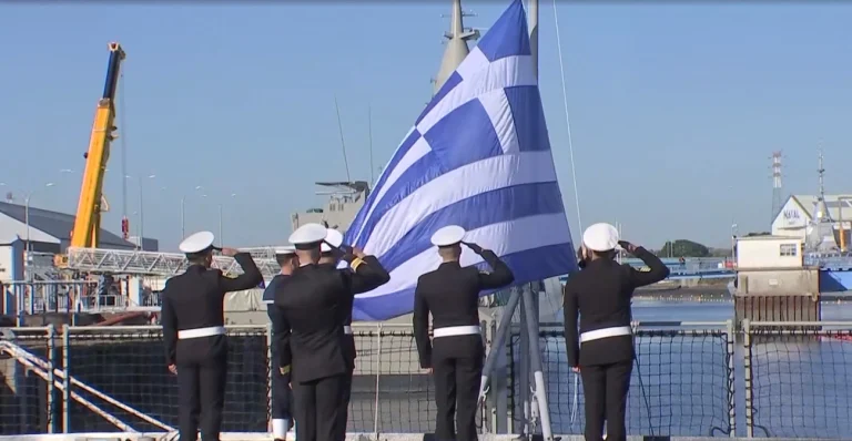 Ελληνική σημαία στον «Νέαρχο» – Στις αρχές Δεκεμβρίου στη Σαλαμίνα η δεύτερη Belharra (Video)