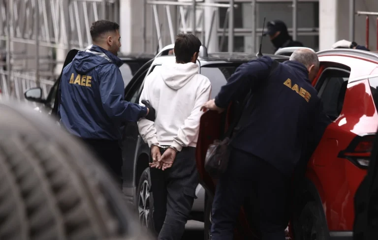Φονική έκρηξη στην Πλάκα: Βίντεο και εργαστηριακά ευρήματα «έδεσαν» την υπόθεση – Τη Δευτέρα απολογούνται οι τρεις κατηγορούμενοι (video)