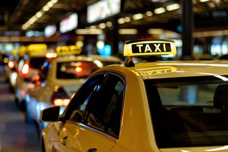 Εφιάλτης για οδηγό ταξί στη Νέα Ιωνία – Επιβάτης τη δάγκωσε στο αυτί και την καταδίωξε (Video)