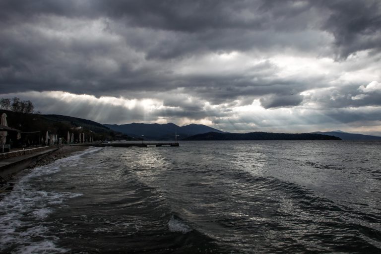 Καιρός: Έρχονται βροχές και καταιγίδες από τα δυτικά – Πότε θα χτυπήσουν την υπόλοιπη χώρα