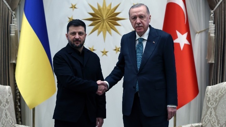 Ζελένσκι στην Κωνσταντινούπολη για κρίσιμες συνομιλίες με Ερντογάν – Στο επίκεντρο ο πόλεμος με τη Ρωσία και η Μαύρη Θάλασσα